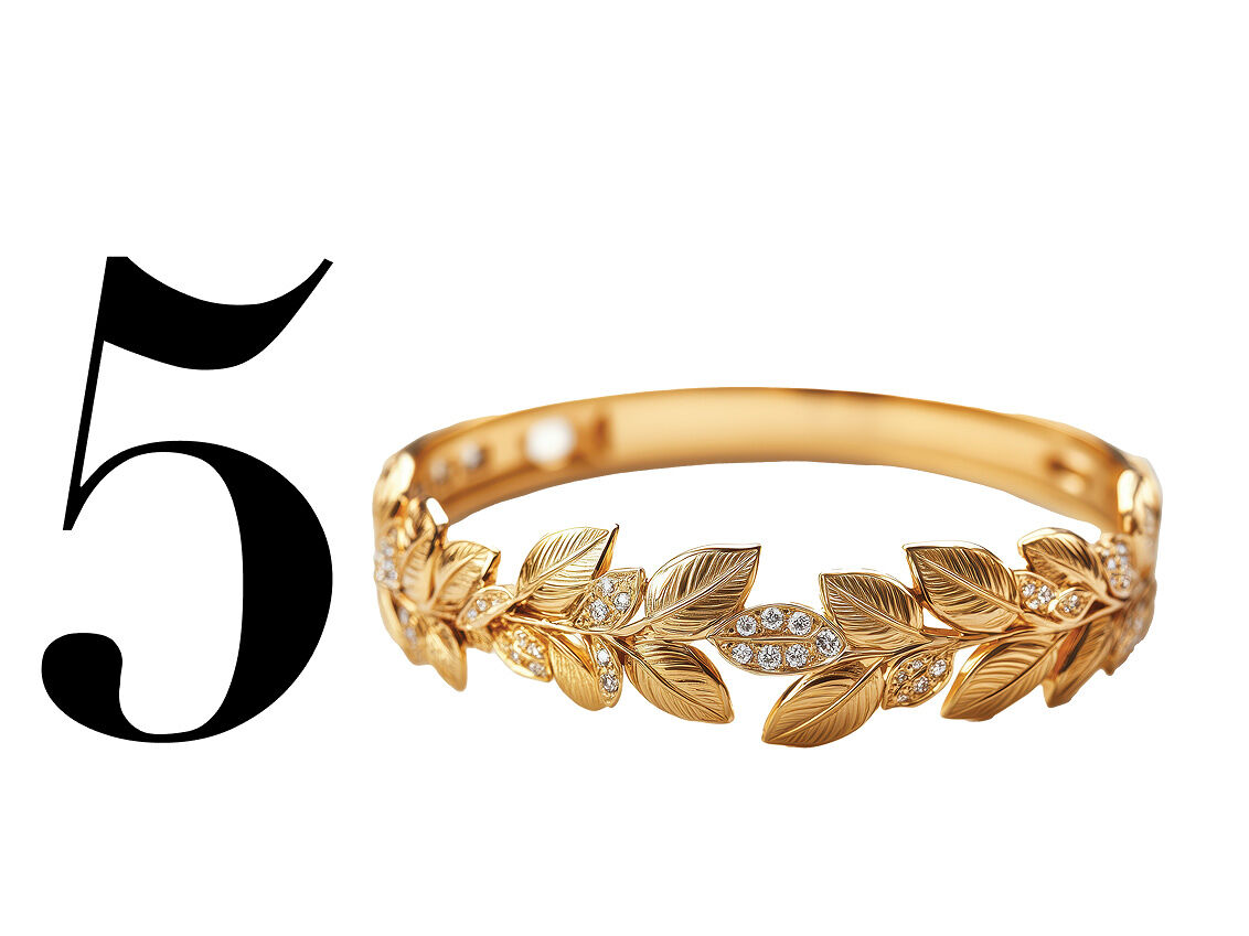 The Roman laurel wreath design of this 18K gold and pave diamond bracelet is an attention-stealing finishing touch for any outfit you packed for your trip to Lake Como.